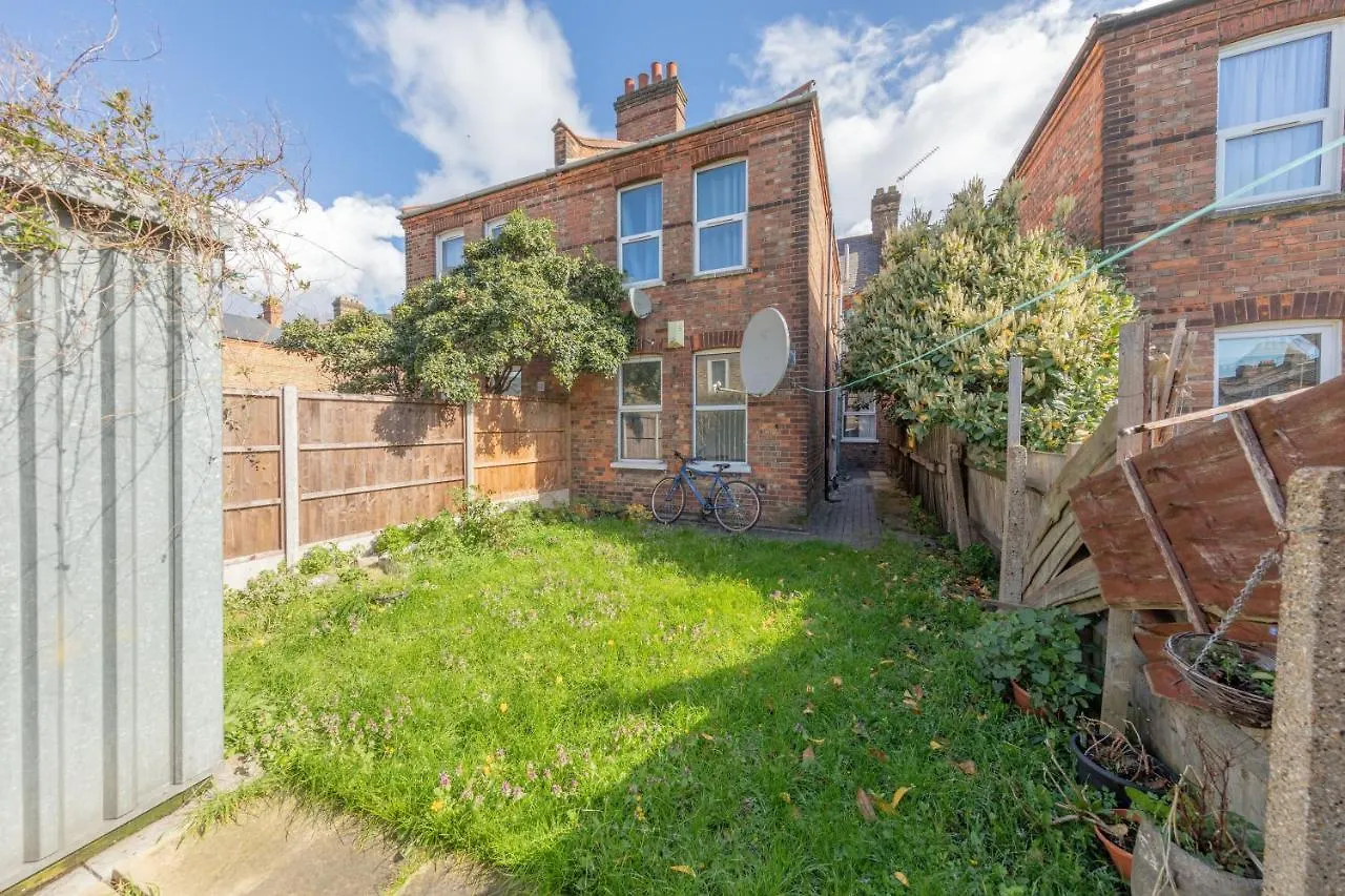 Beautifully Modern 2-Bed Apartment W/Garden London 0*,