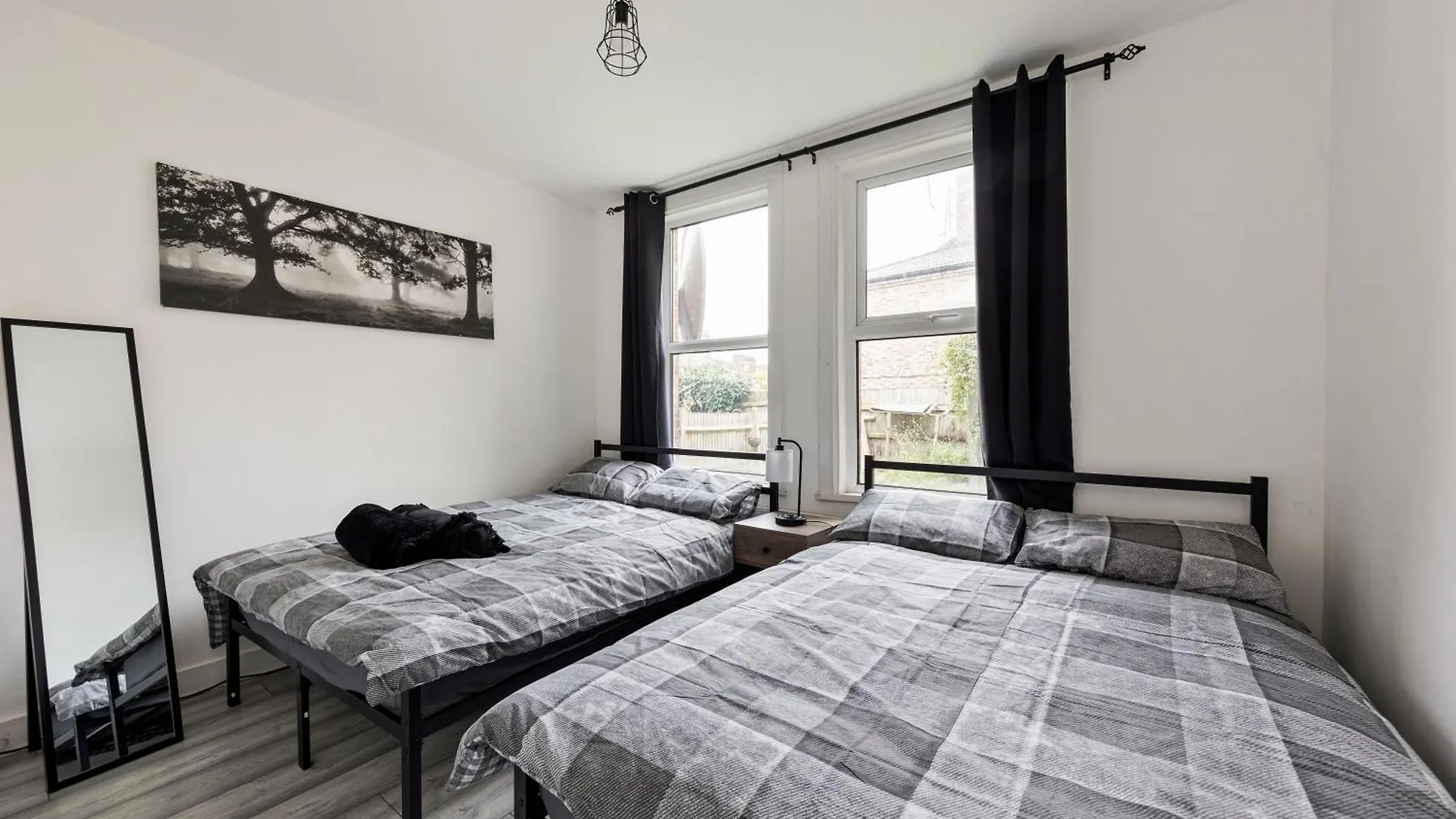 Beautifully Modern 2-Bed Apartment W/Garden London 0*,  United Kingdom