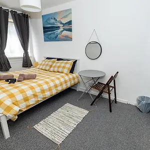  Privatunterkunft In Mile End