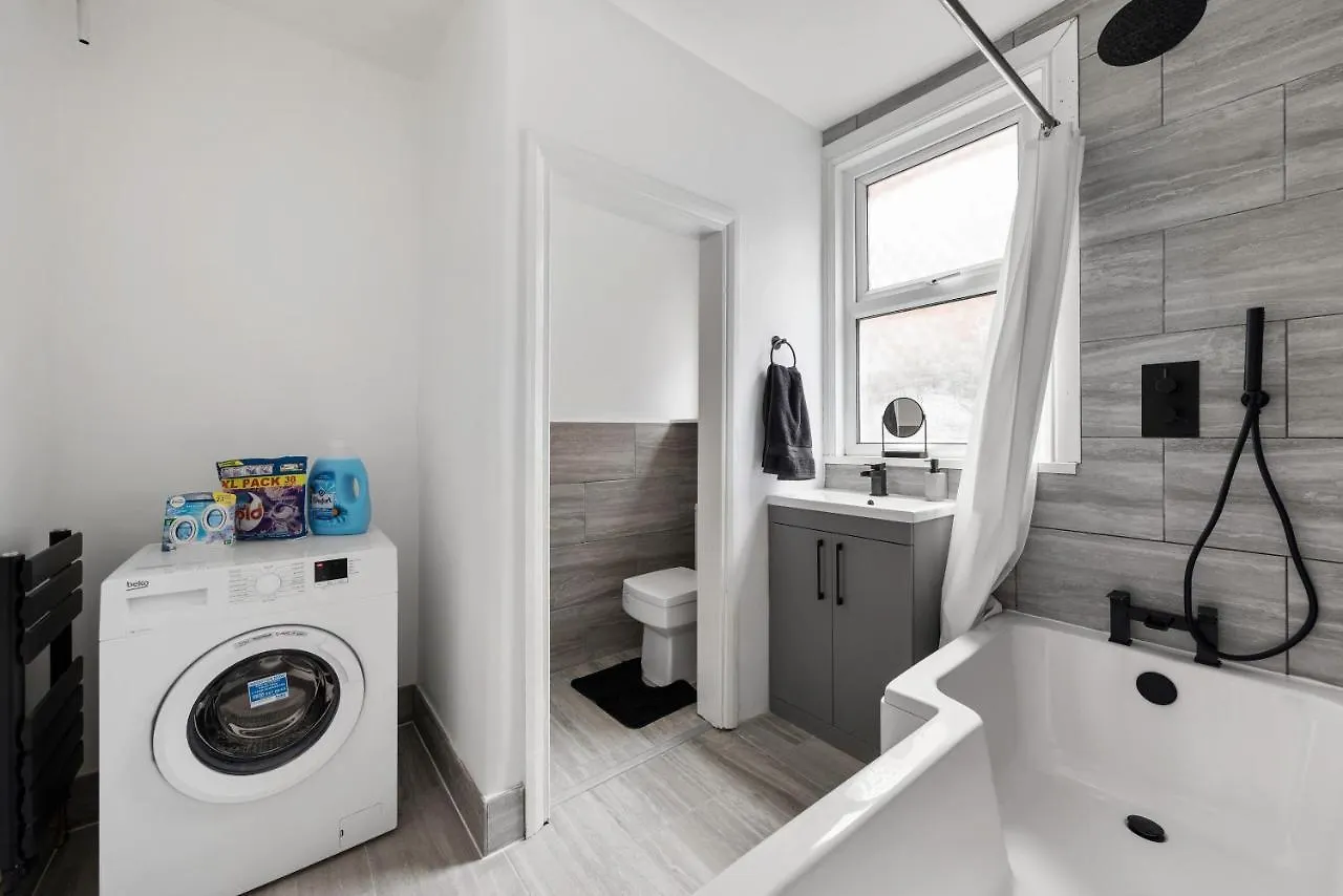 Beautifully Modern 2-Bed Apartment W/Garden Londres