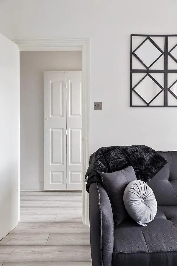 Beautifully Modern 2-Bed Apartment W/Garden Londres 0*,  Reino Unido