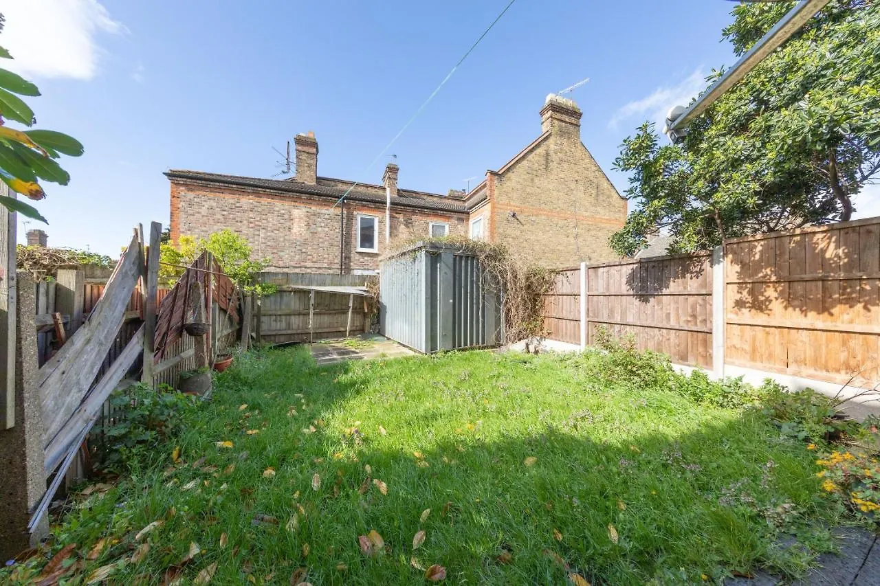 Beautifully Modern 2-Bed Apartment W/Garden Londres
